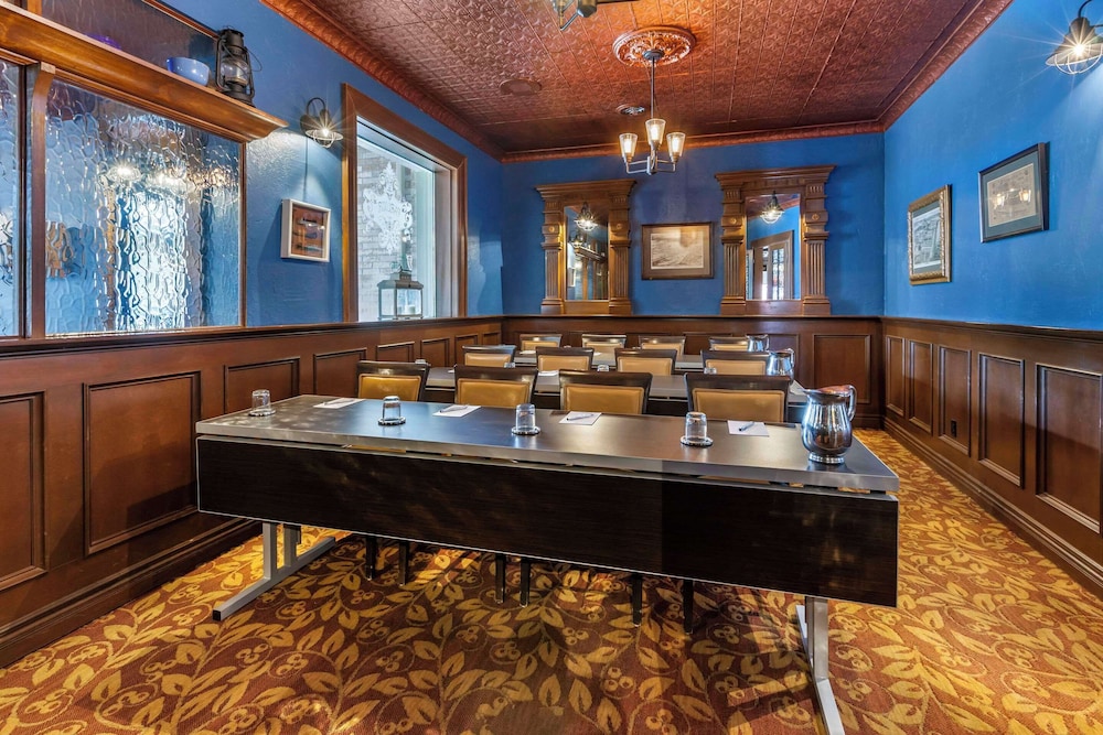 The Parlour Inn 35/45