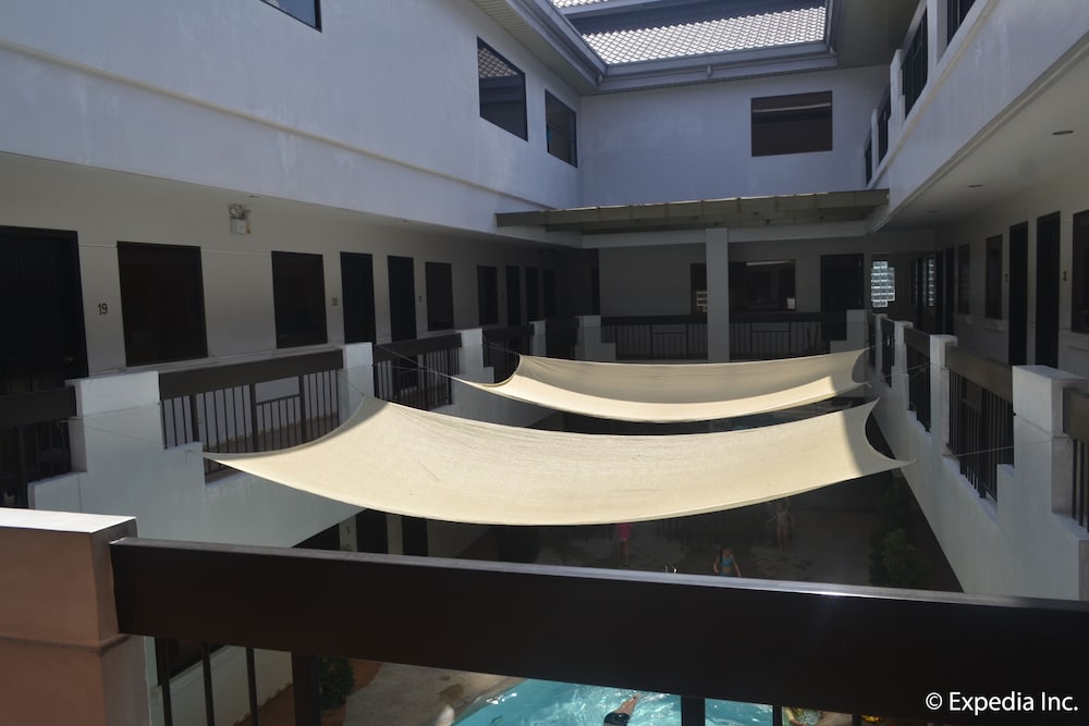 Boomerang Hotel 51/63