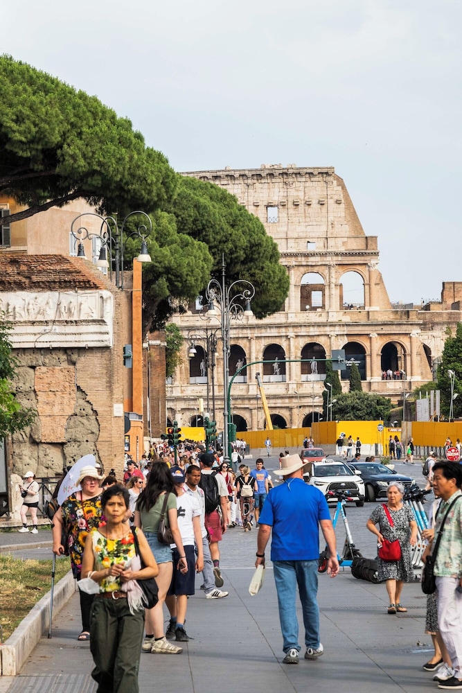 The Roman Empire Guesthouse 54/63
