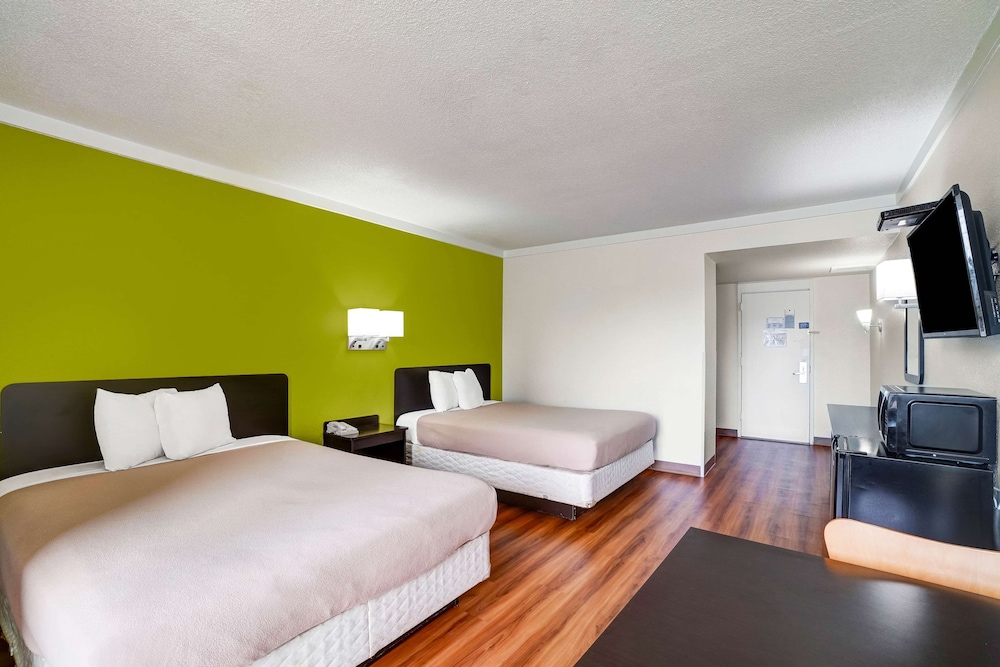 Motel6 Lawrenceville, NJ 10/40