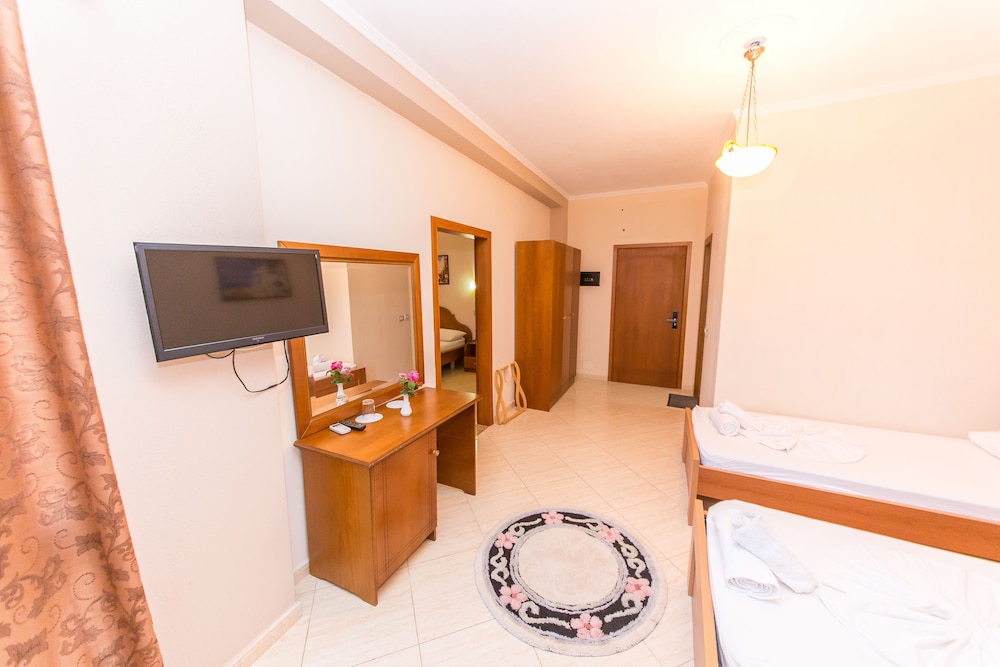 Hotel Bahamas 24/50