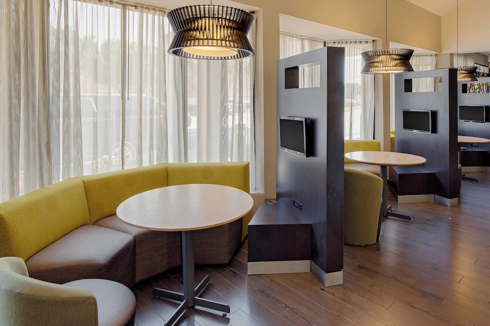 Courtyard By Marriott Houston Westchase 17/28