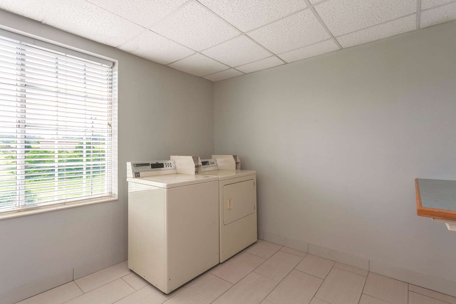 La Quinta Inn & Suites by Wyndham Knoxville North I-75 15/58