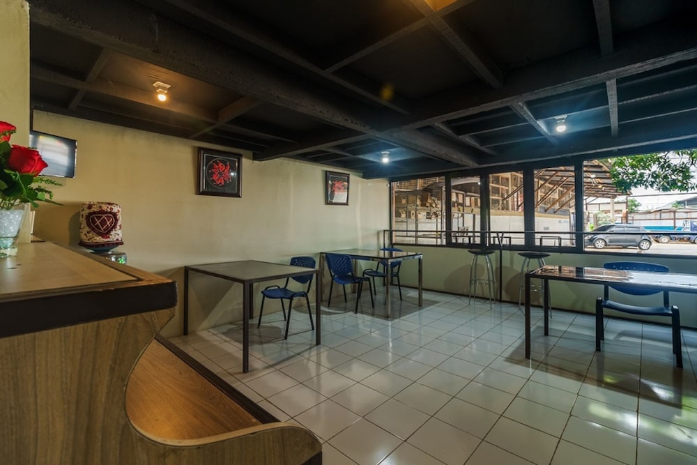 RedDoorz near Cikampek Mall Karawang 12/18