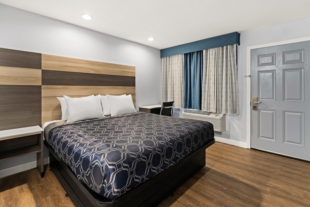 Bay Breeze Inn 25/56