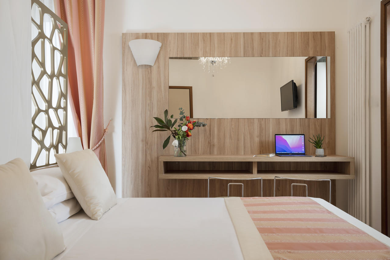 Hotel Re Enzo 73/102