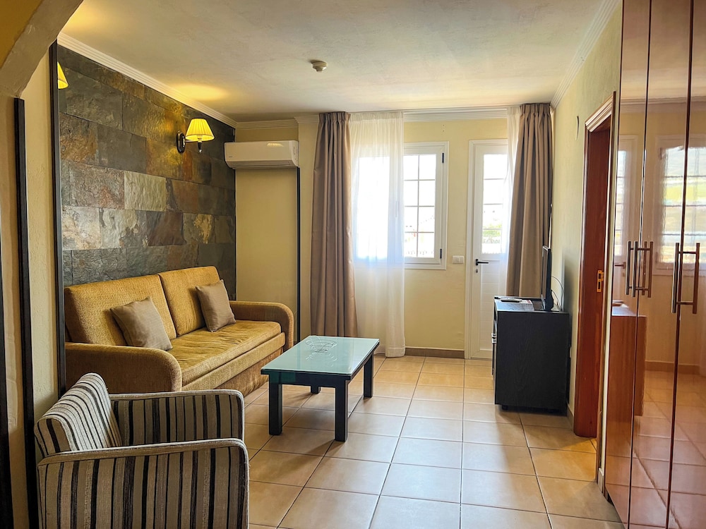 La Aldea Suites Hotel 30/50