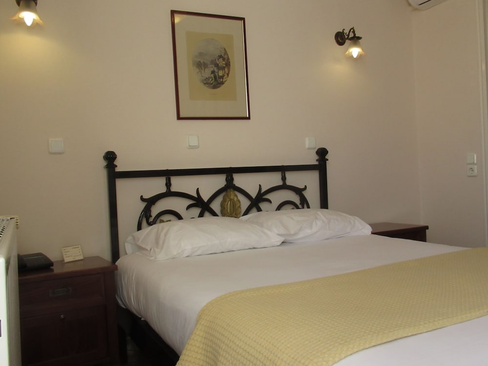 BYRON HOTEL 16/72