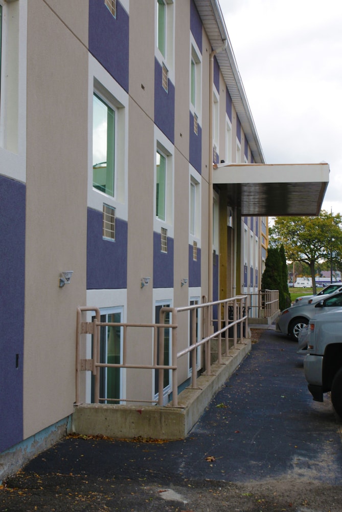 Kalika Hotel Niagara Falls Downtown NY 25/28