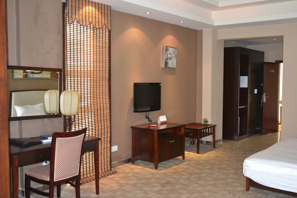 Kololo Courts Hotel & Restaurant 35/40