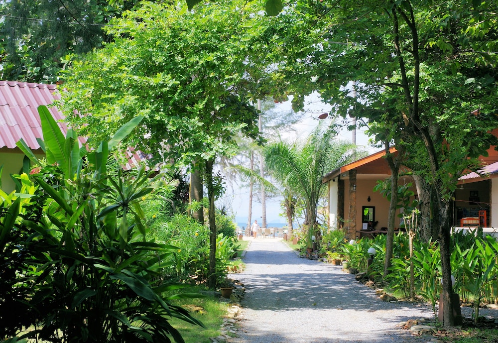 Thai House Beach Resort 36/50