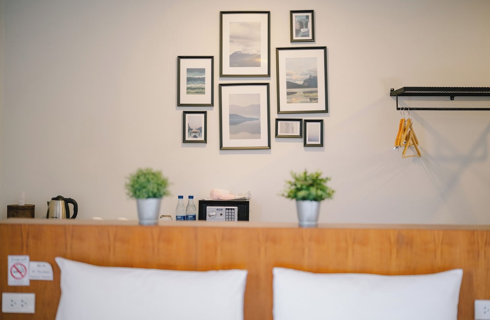 The Arbern Hostel x Bistro 9/50