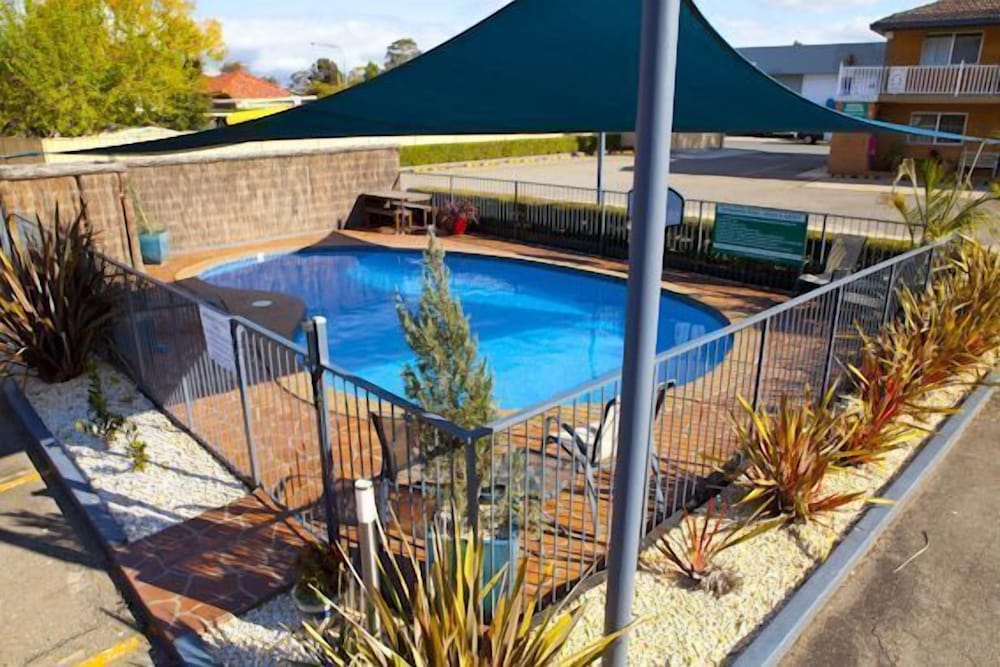 NARELLAN MOTOR INN 30/54