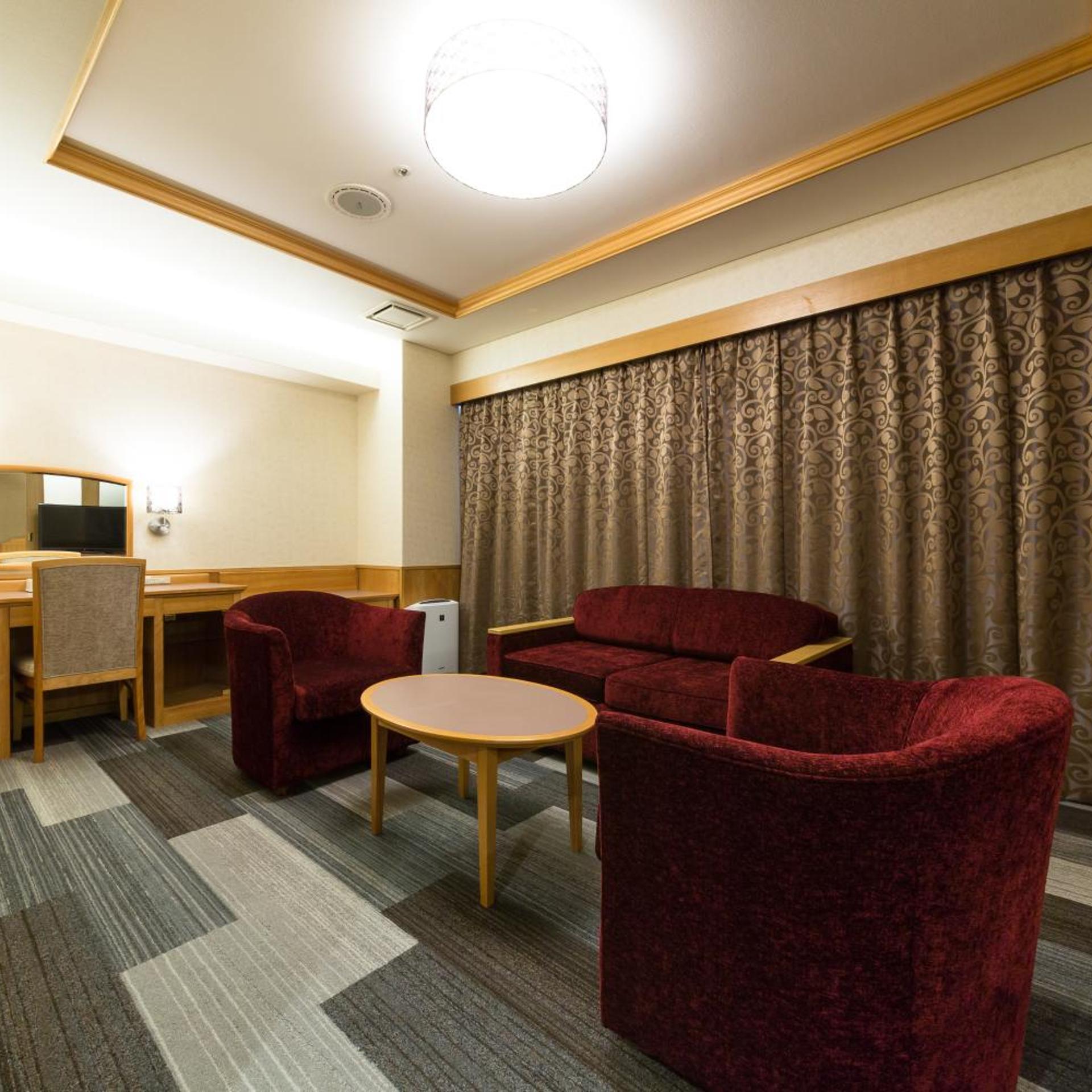 Kochi Pacific Hotel 32/52