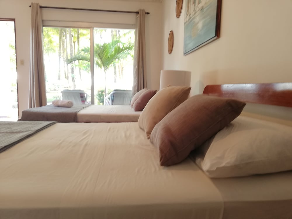 La Isla Hotel 11/35