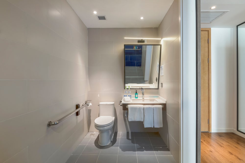 Holiday Inn Express Qingdao Chengyang Central 23/59