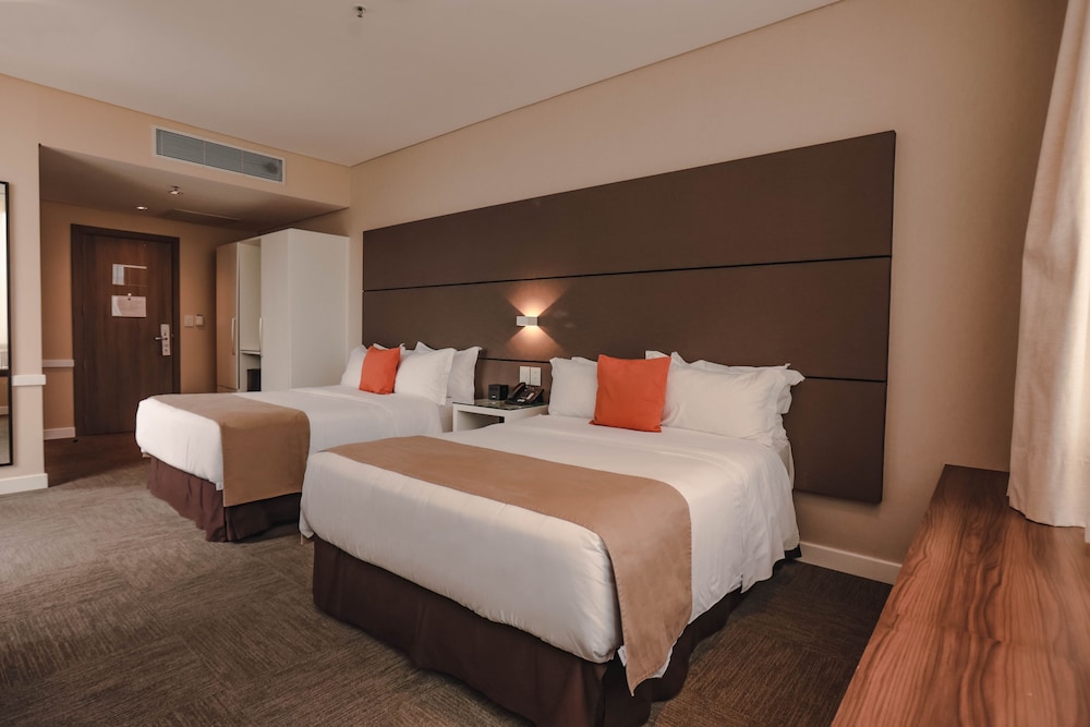 Paseo La Galeria Hotel & Suites 18/49