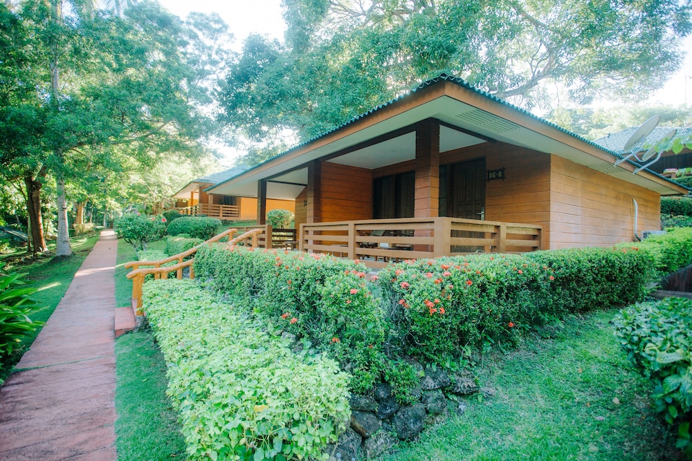 Dakak Park Beach Resort 45/50