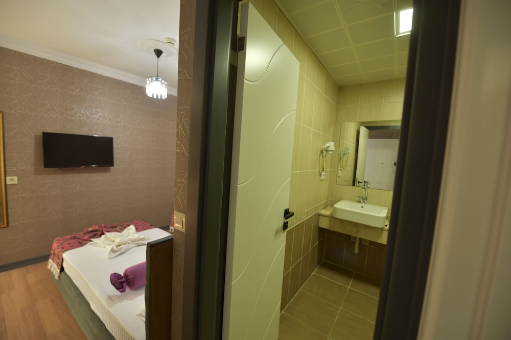 THE LUXX BOUTIQUE HOTEL 34/53