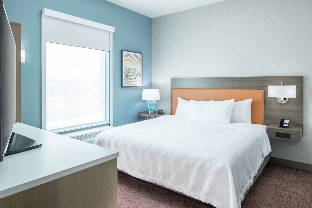 STUDIO, SUITE, KING BED