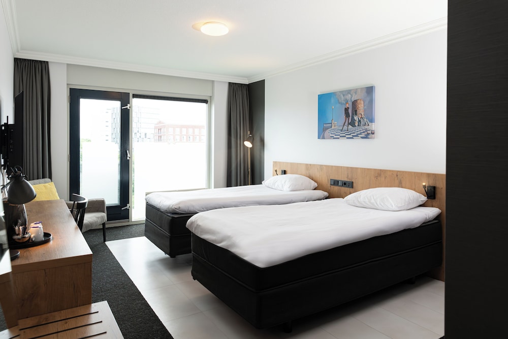 Comfort, Twin Beds, City View