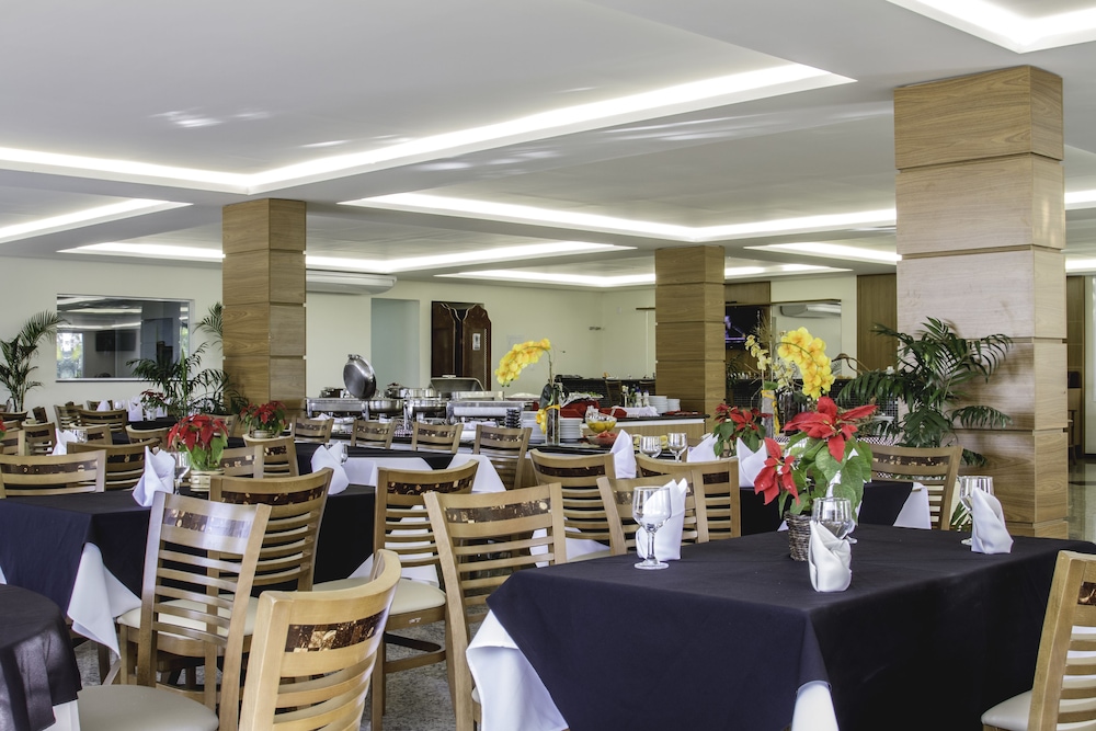 Colonial Plaza Hotel 51/68