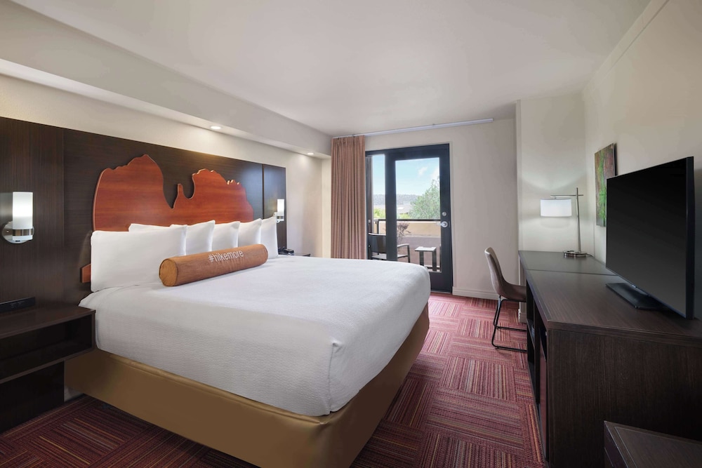 STANDARD, KING BED, ACCESSIBLE