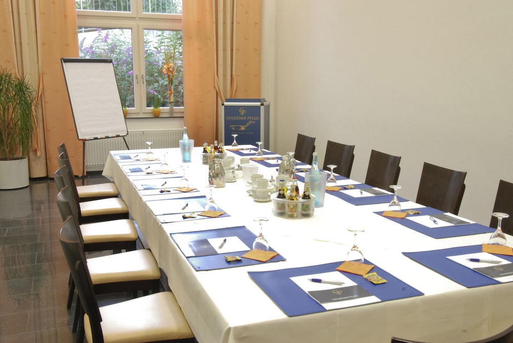 Hotel & Restaurant Goldener Pflug 70/77