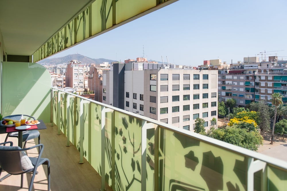 Aura Park Aparthotel 5/69