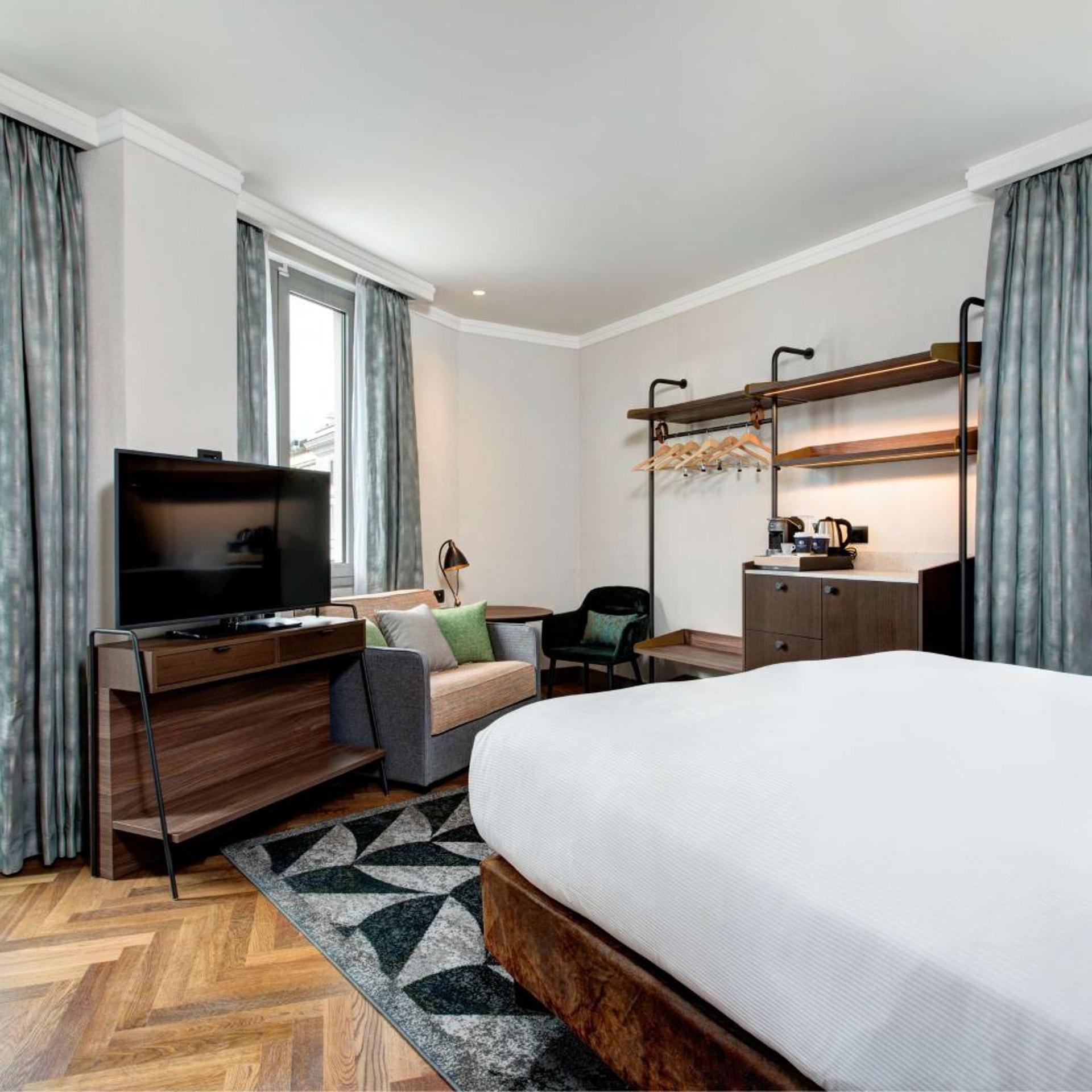 Junior Suite, King Bed, Terrace