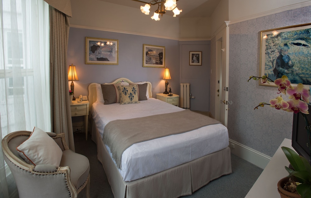 Cornell Hotel de France 20/38