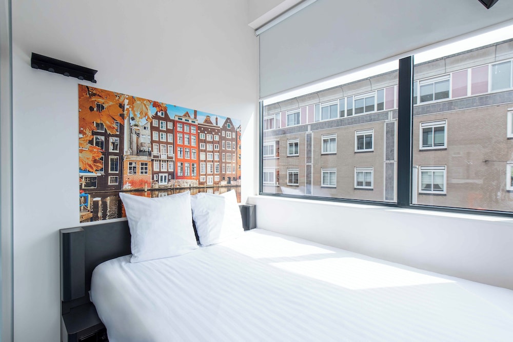 easyHotel Amsterdam City Centre 33/66