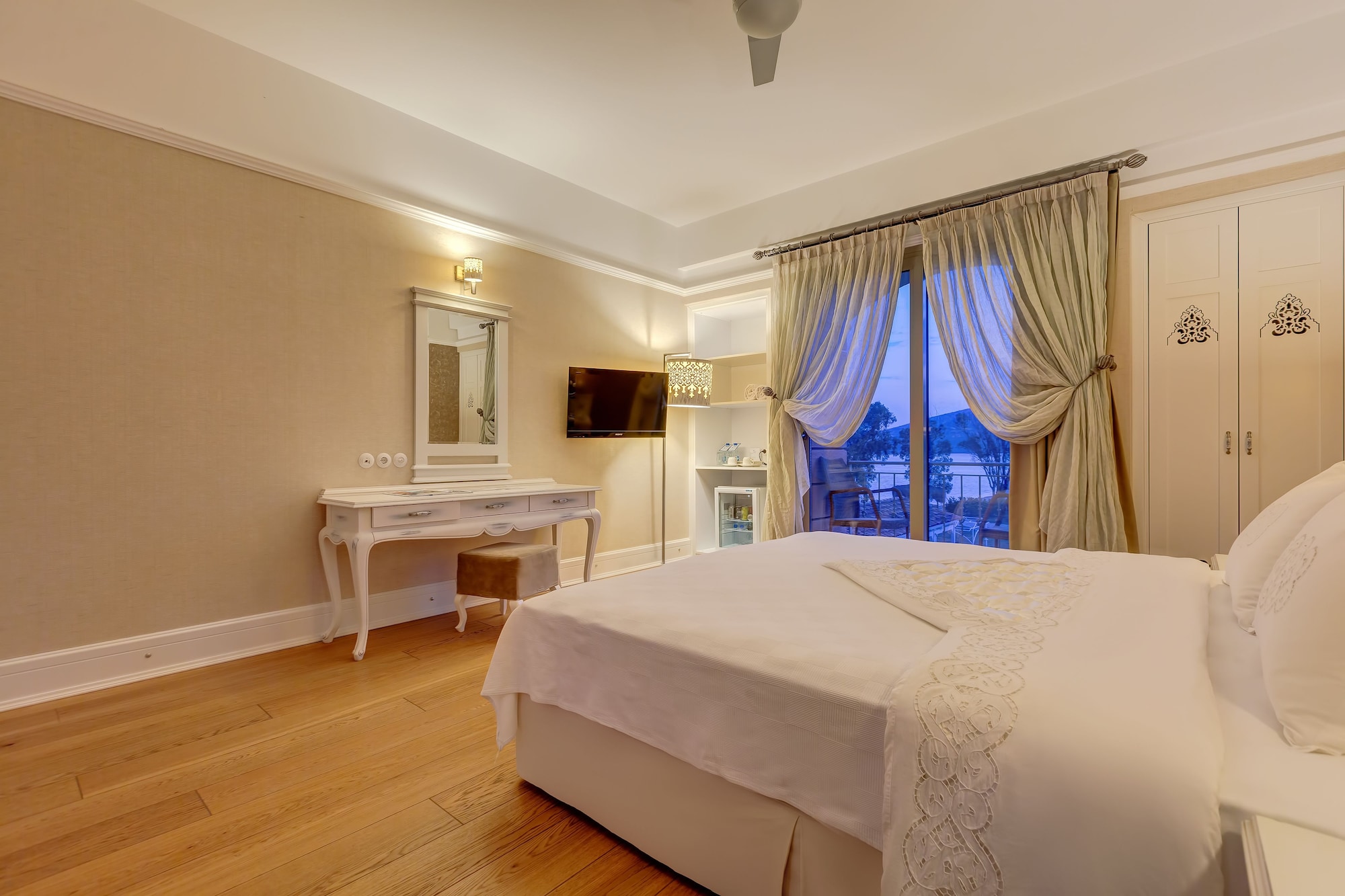 DELUXE, DOUBLE BED, BALCONY
