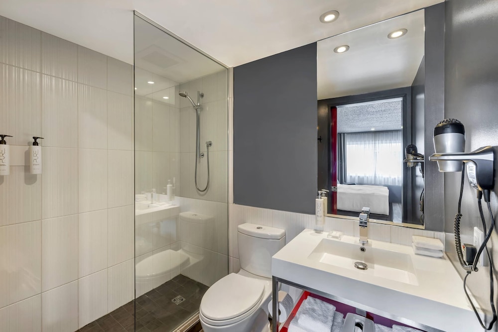 Standard, King Bed, Hotel Quartier An Ascend Hotel Collection 10/10