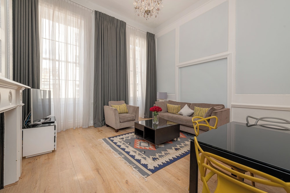 17 Hertford Street 24/42