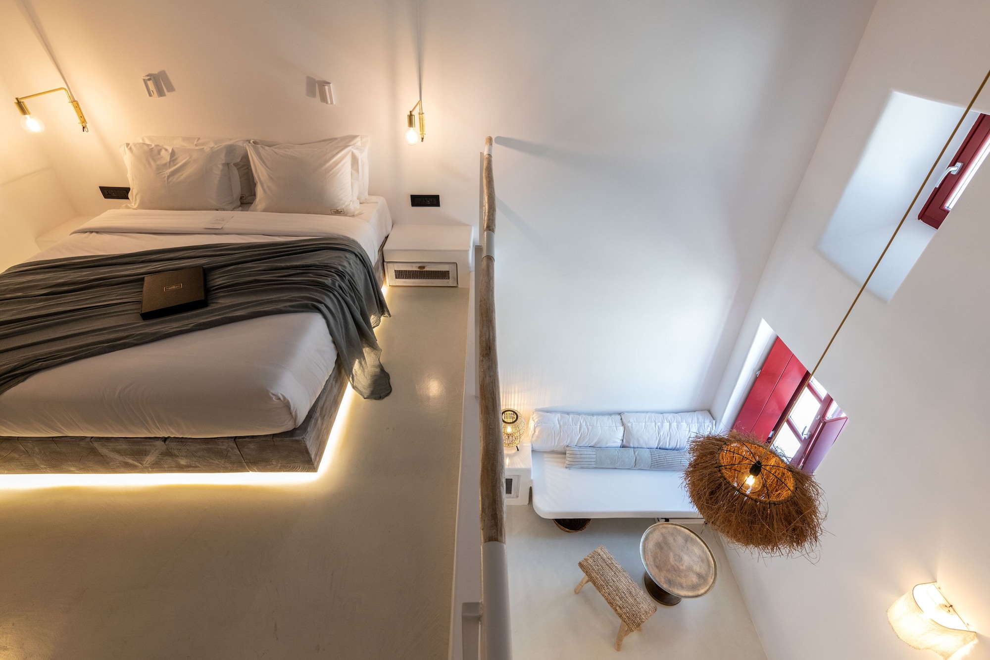 SUITE, QUEEN BED, CITY VIEW, SOFA