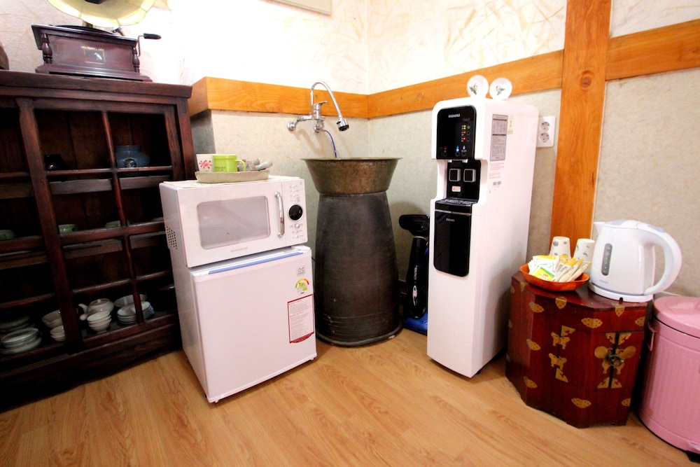 Happiness Full Hanok Guesthouse Jeonju 18/53