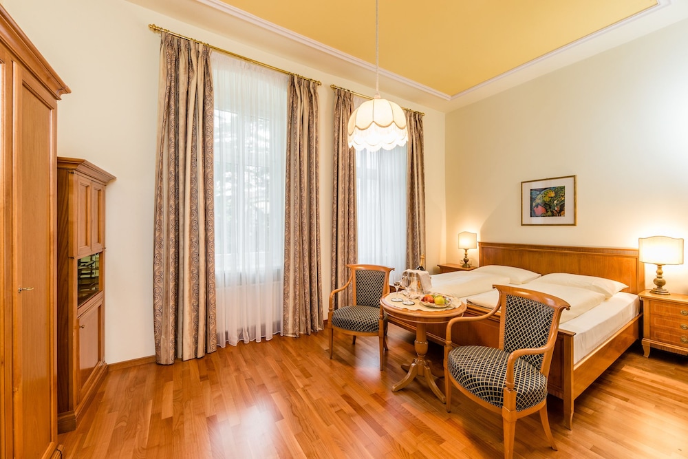 COMFORT, DOUBLE BED