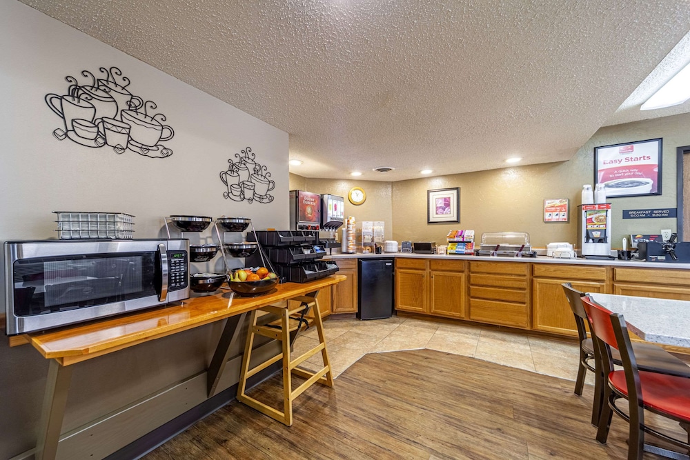 Econo Lodge Sioux Center 8/43