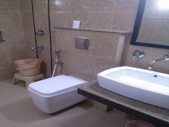 New Woodlands Hotel 17/18