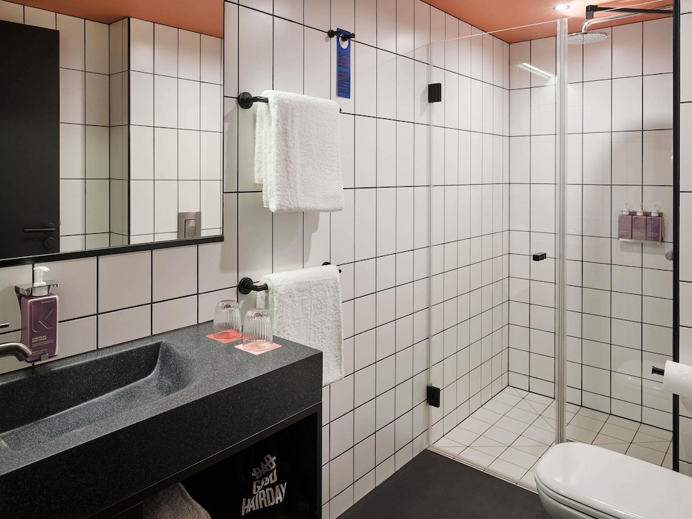 TRIBE Paris Saint Ouen 56/59