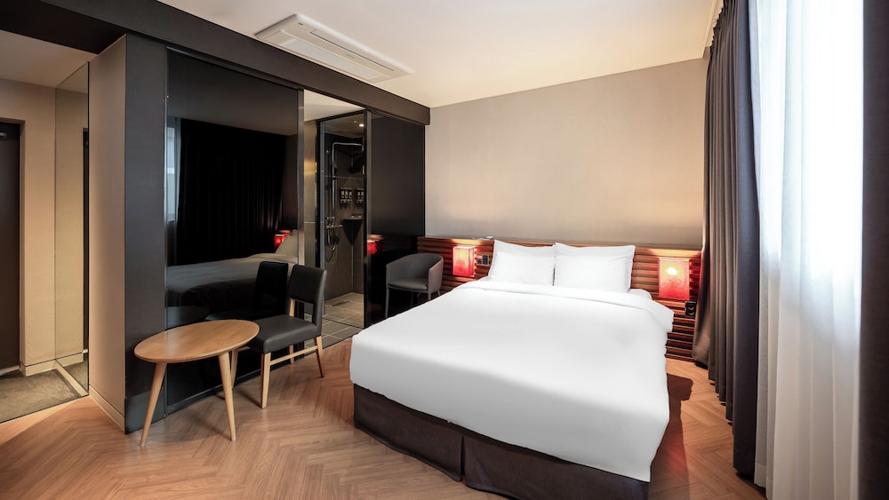 Golden Business Hotel 20/65