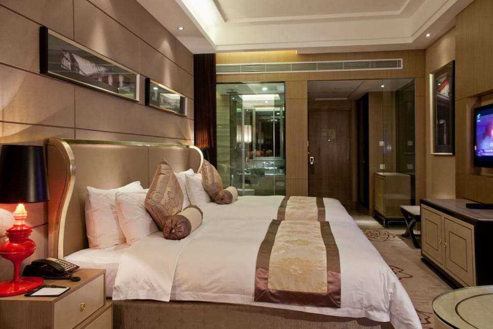 Easeland Hotel 9/42