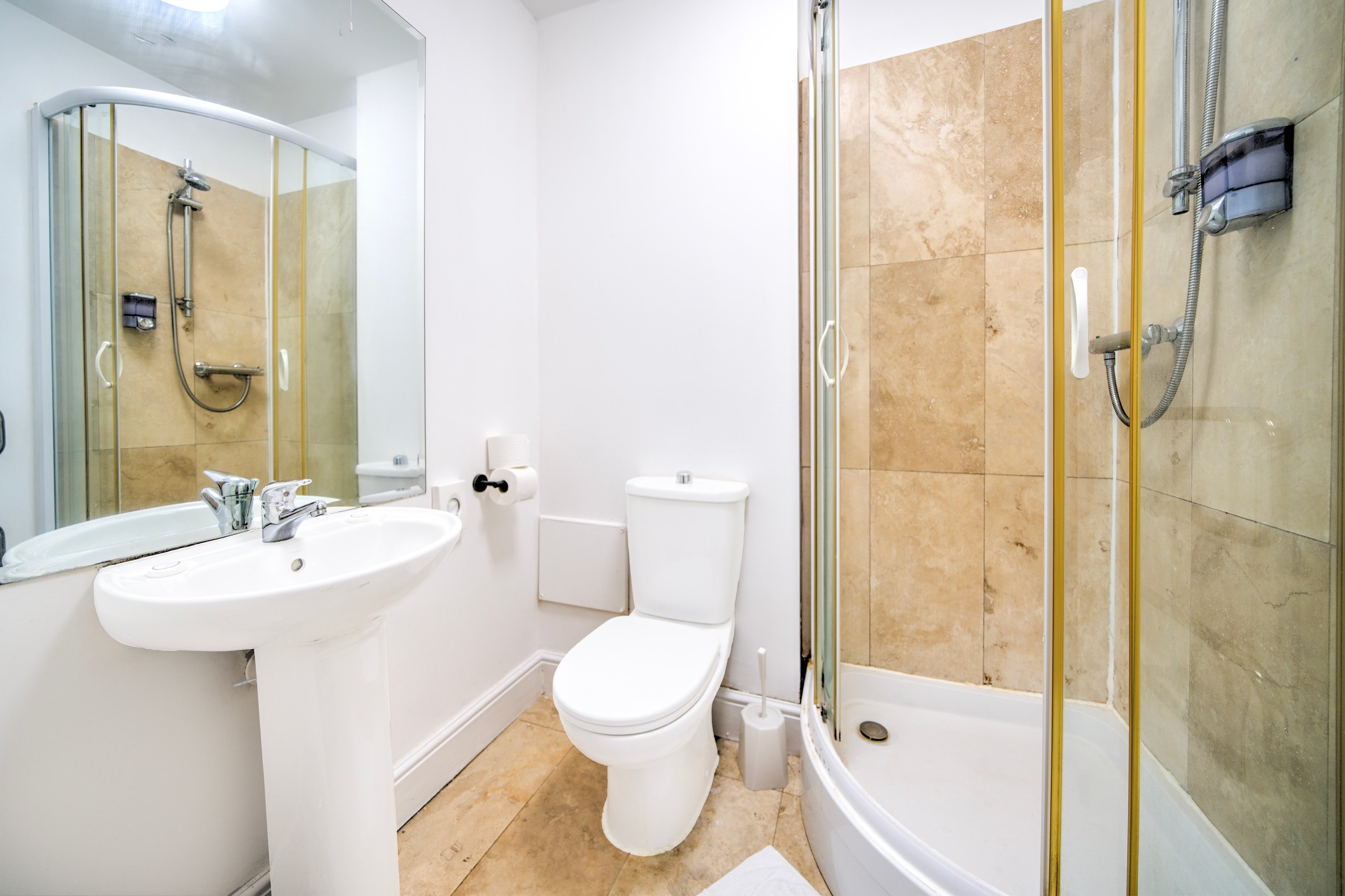 GO2 Gloucester Hotel by OYO 35/40