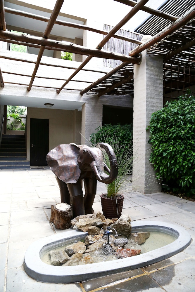 Sandton Lodge Rivonia 58/59