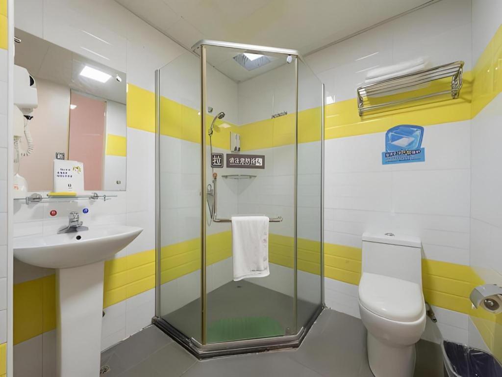 7 Days Inn (Foshan Zumiao Metro Station, Weiguo Road) 47/50