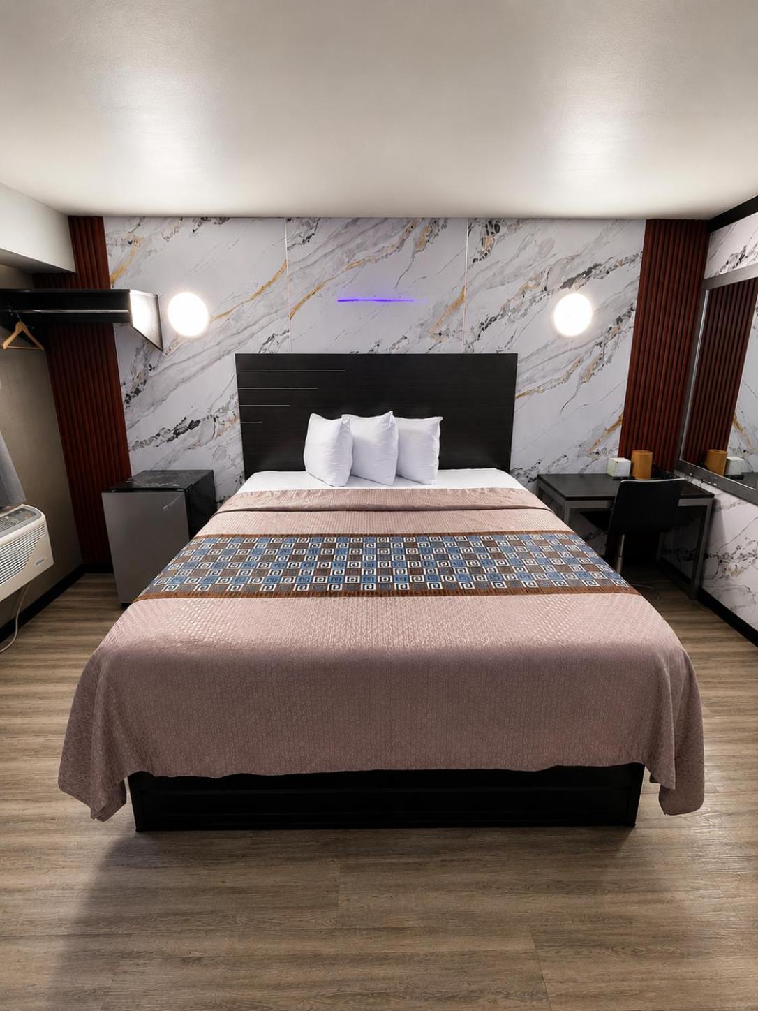 Hotel OPUS Bronx Near Bay Plaza Mall 18/46
