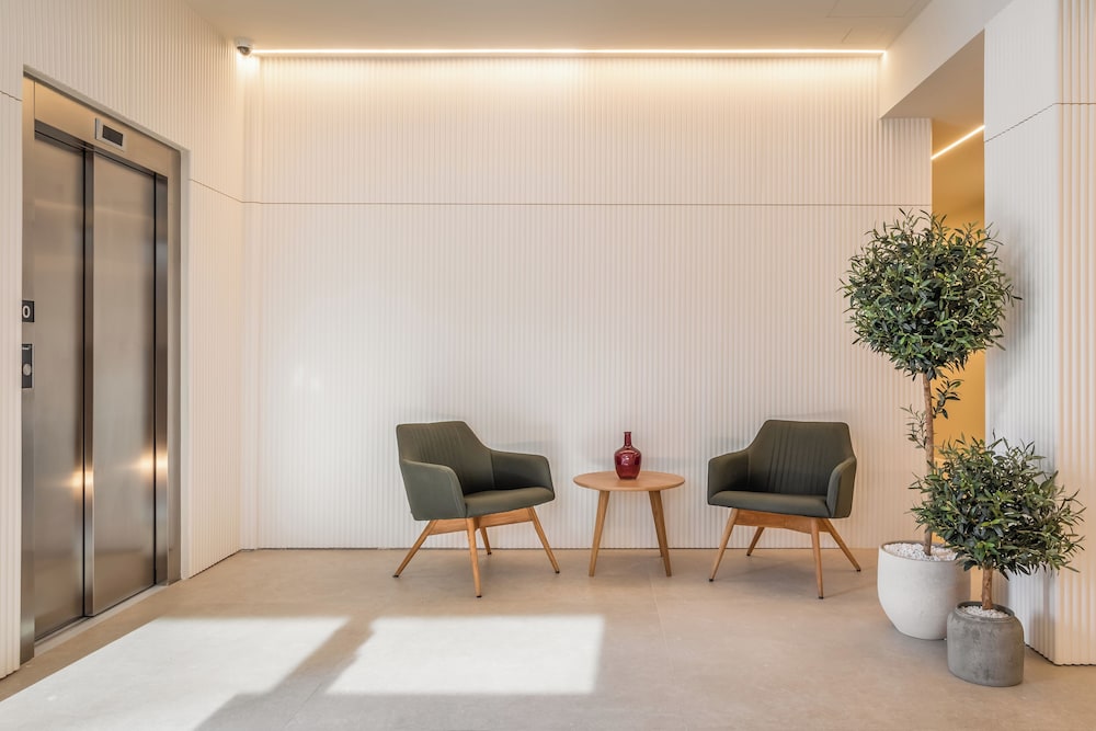 Aerohotel Barcelona Airport 24h 20/32