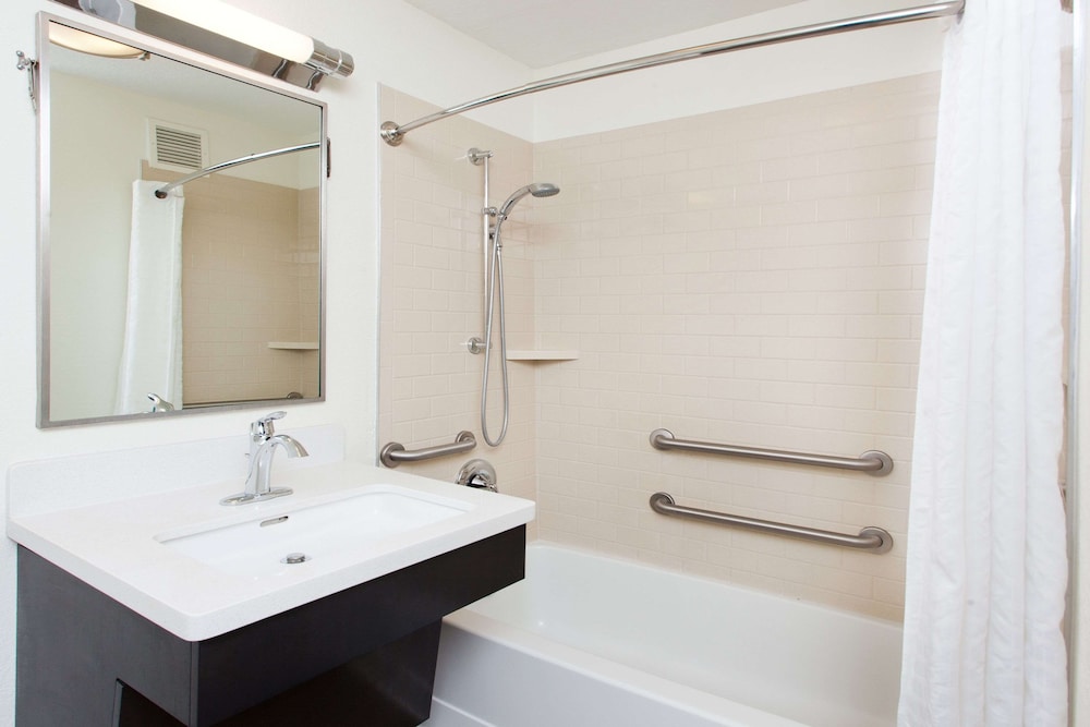 Sonesta Simply Suites Dallas Las Colinas 8/26