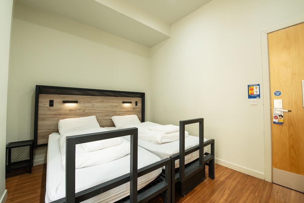 ROOM, SINGLE, TWIN BEDS